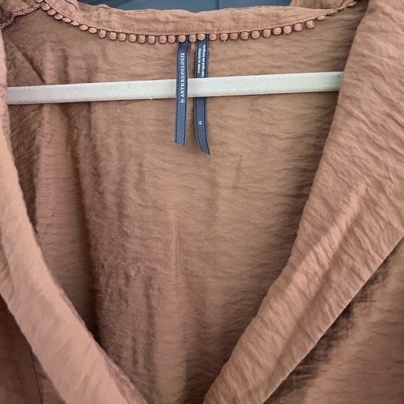 Anthropologie Dylon Short-Sleeve Wide Placket Top - Picture 4 of 5